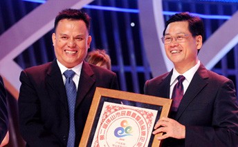 鳳鋁鋁業(yè)被評(píng)爲(wèi)“市民最喜愛(ài)的品牌企業(yè)”、“廣彿同城至愛(ài)彿山品牌”